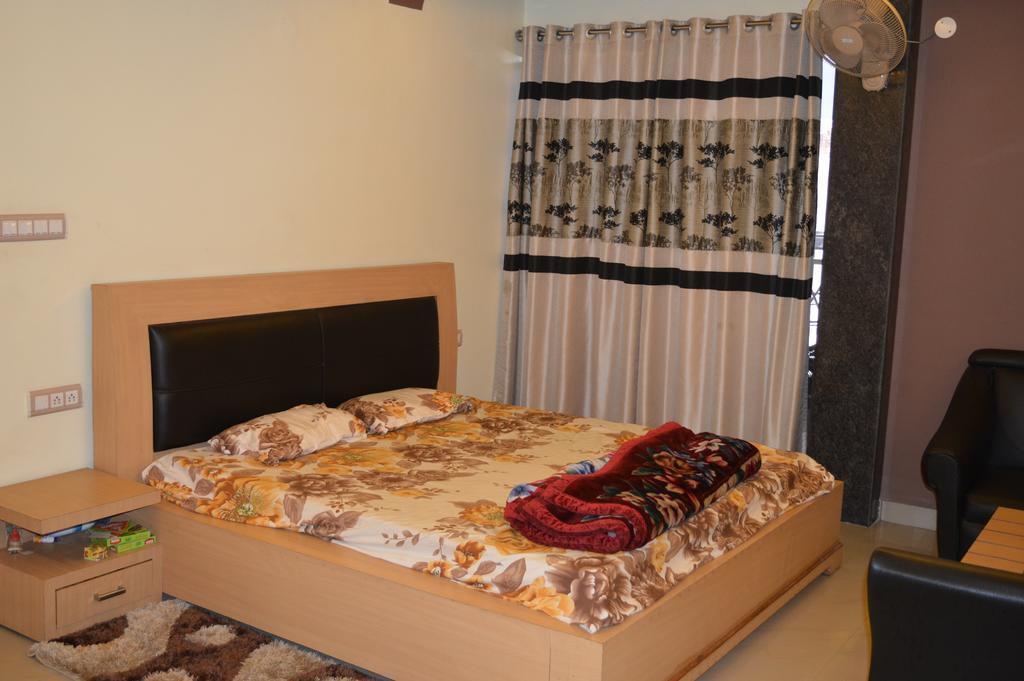 Apartment Red Chillies *